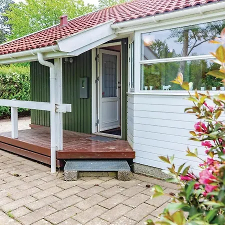 Hébergement de vacances Three-bedroom In *