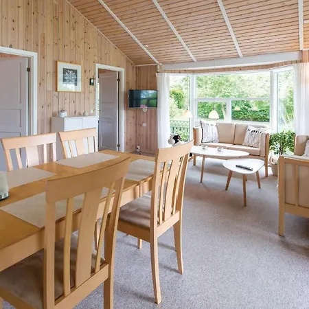 Three-bedroom In Føllenslev