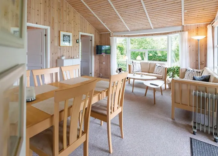 Three-bedroom In Føllenslev