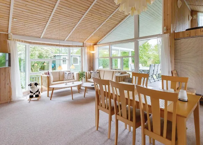 Three-bedroom In Hébergement de vacances